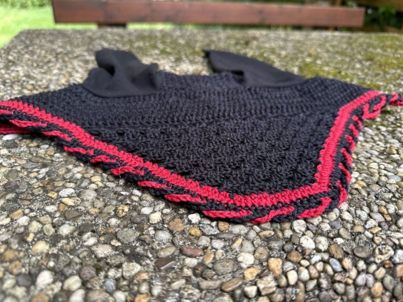 Háčkovaná čabraka, proplétané řetízky