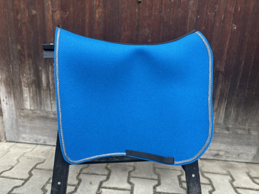 Podsedlová deka z vlněného filcu -  5 - Barva filc 5 mm: bílá, Typ: skoková, Zápinky horní: zápinky dlouhé (za podbřšník)