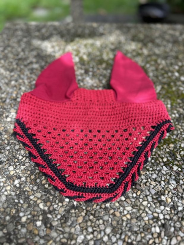 Háčkovaná čabraka, proplétané řetízky