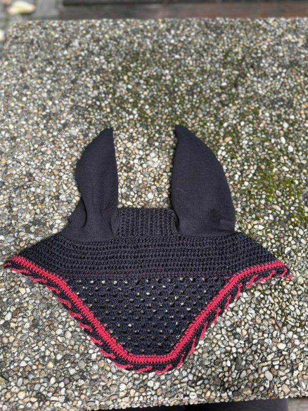 Háčkovaná čabraka, proplétané řetízky