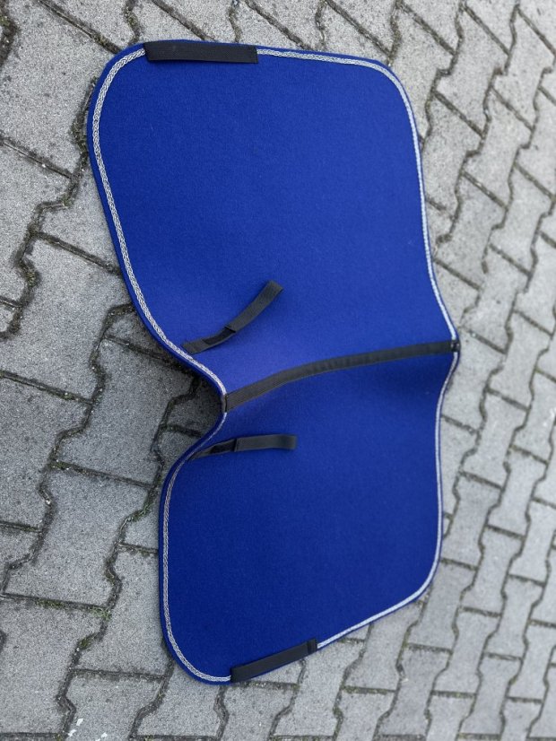 Podsedlová deka z vlněného filcu -  5 - Barva filc 5 mm: bílá, Typ: skoková, Zápinky horní: zápinky dlouhé (za podbřšník)