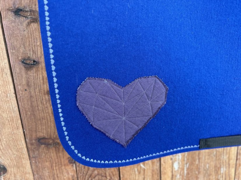 Podsedlová deka - filc - modrá, skoková - Zápinky horní: zápinky dlouhé (za podbřšník)