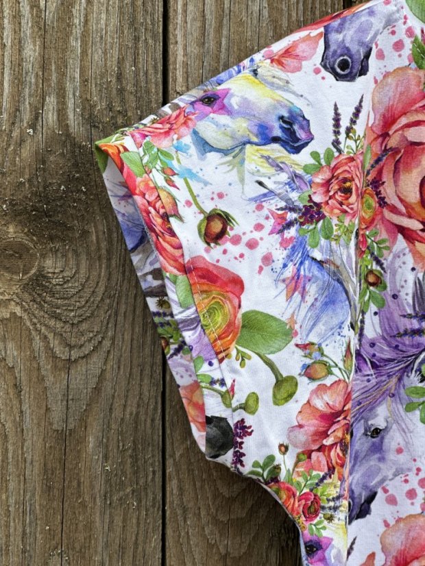 Tričko dámské s jednorožci - Velikost: L, Vzor: Jednorožci s květinami