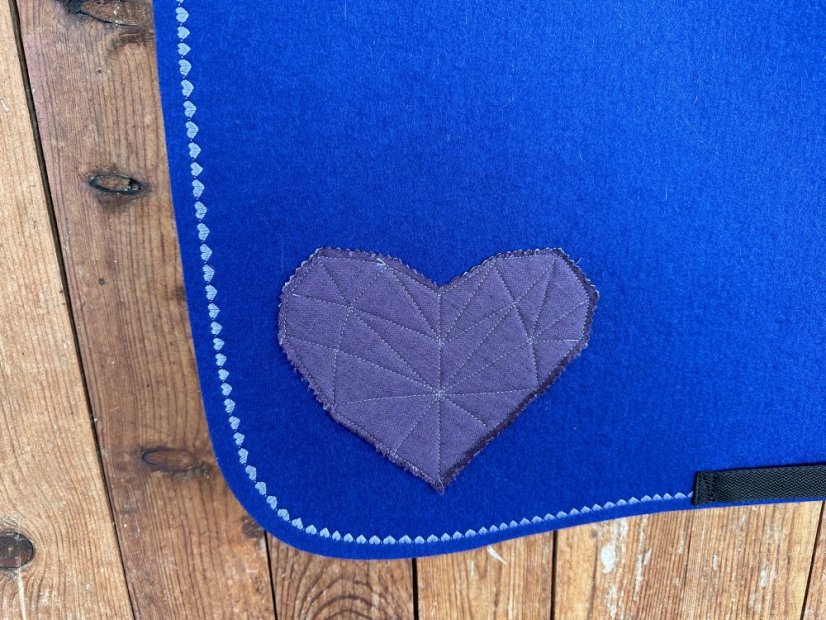 Podsedlová deka - filc - modrá, skoková - Zápinky horní: zápinky dlouhé (za podbřšník)