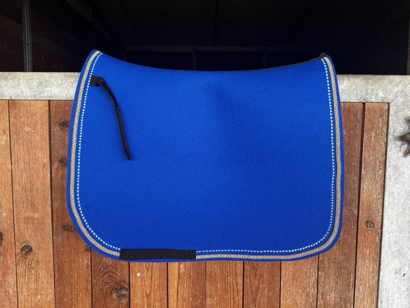 Podsedlová deka z vlněného filcu -  5 - Barva filc 5 mm: bílá, Typ: skoková, Zápinky horní: zápinky dlouhé (za podbřšník)