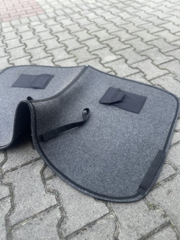 Podsedlová deka z vlněného filcu -  5 - Barva filc 5 mm: bílá, Typ: skoková, Zápinky horní: zápinky dlouhé (za podbřšník)