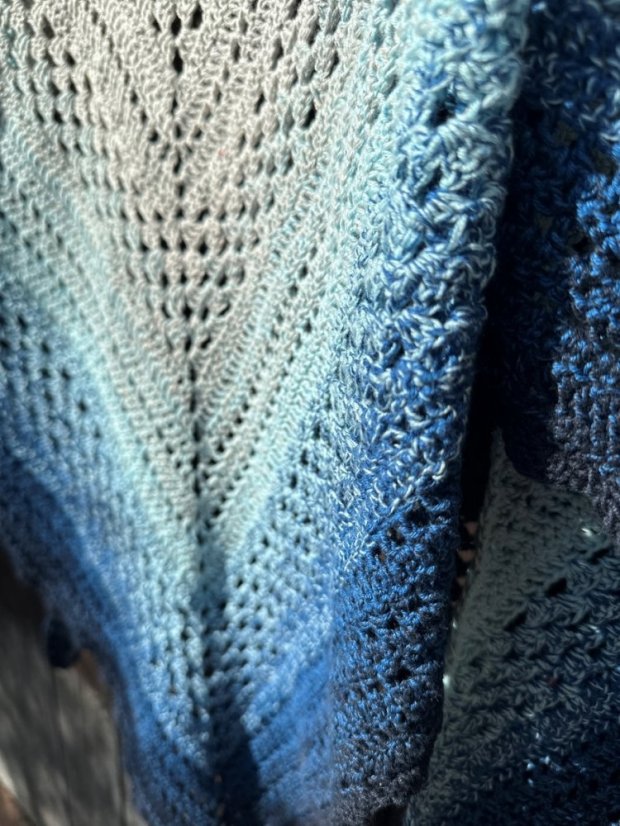 Háčkovaný šátek Nebe